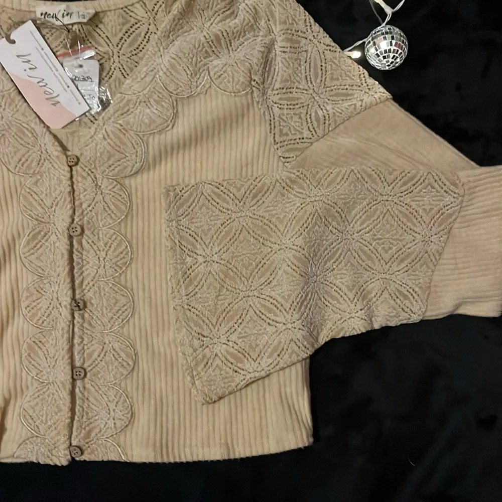 Bell Sleeve Crop Top - Picture 5 of 8